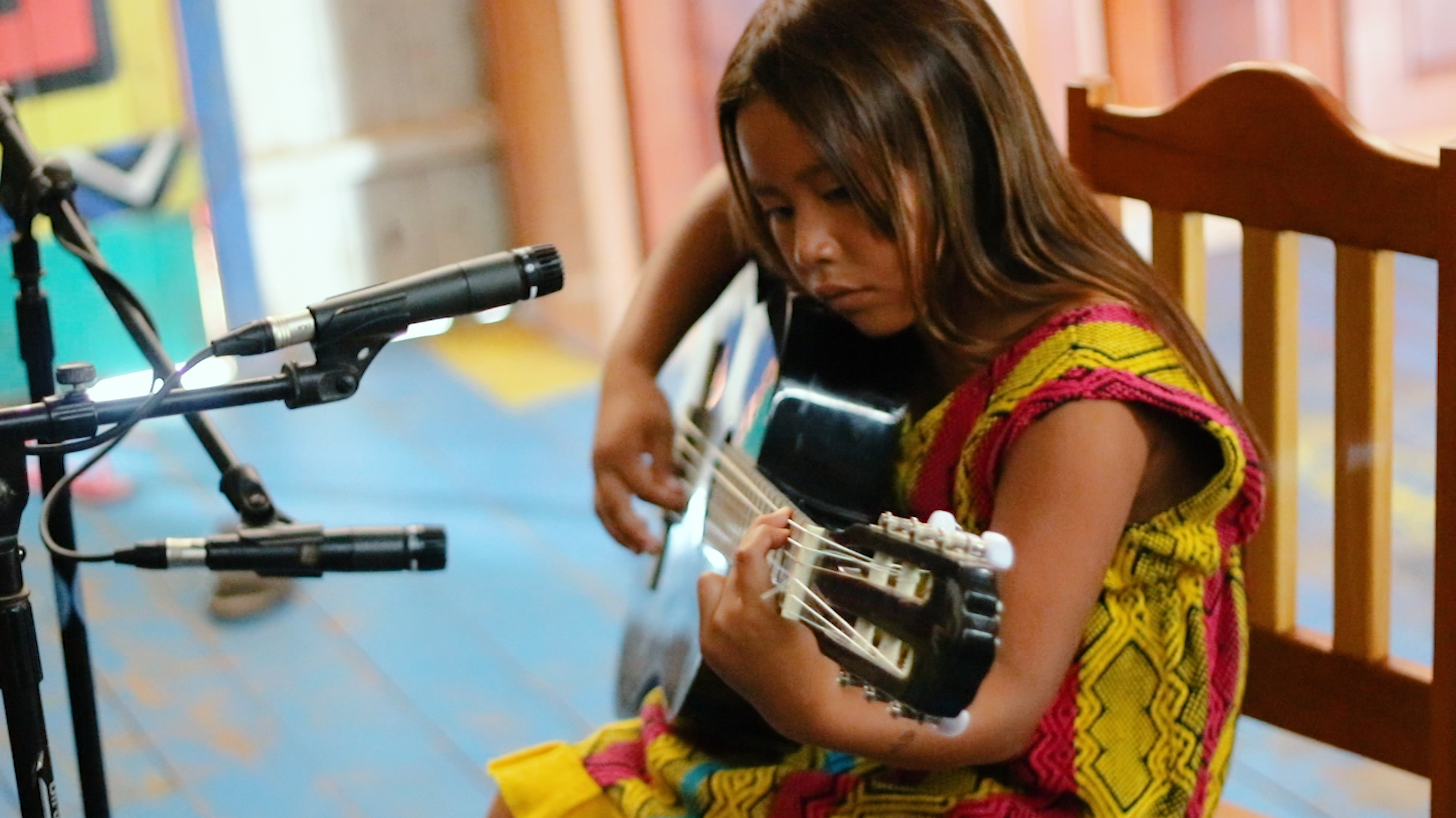 Conheça a Txai Band, projeto musical com artistas do povo Huni Kuin